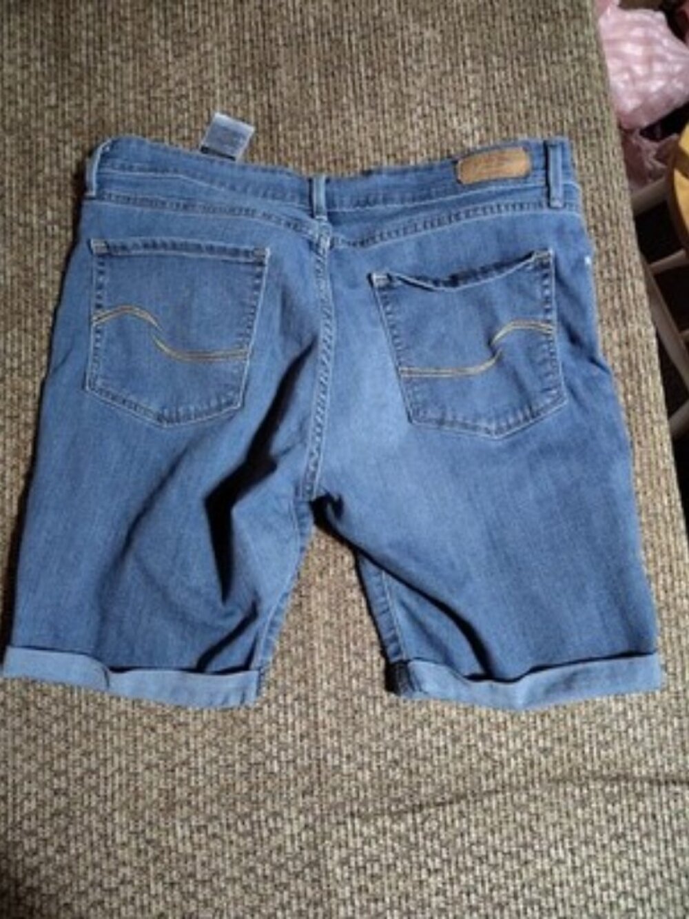 Signature Levi Strauss Modern Bermuda 9" Cuffed Shorts, Sz 14 Mid Wash Stretch - Picture 6 of 9